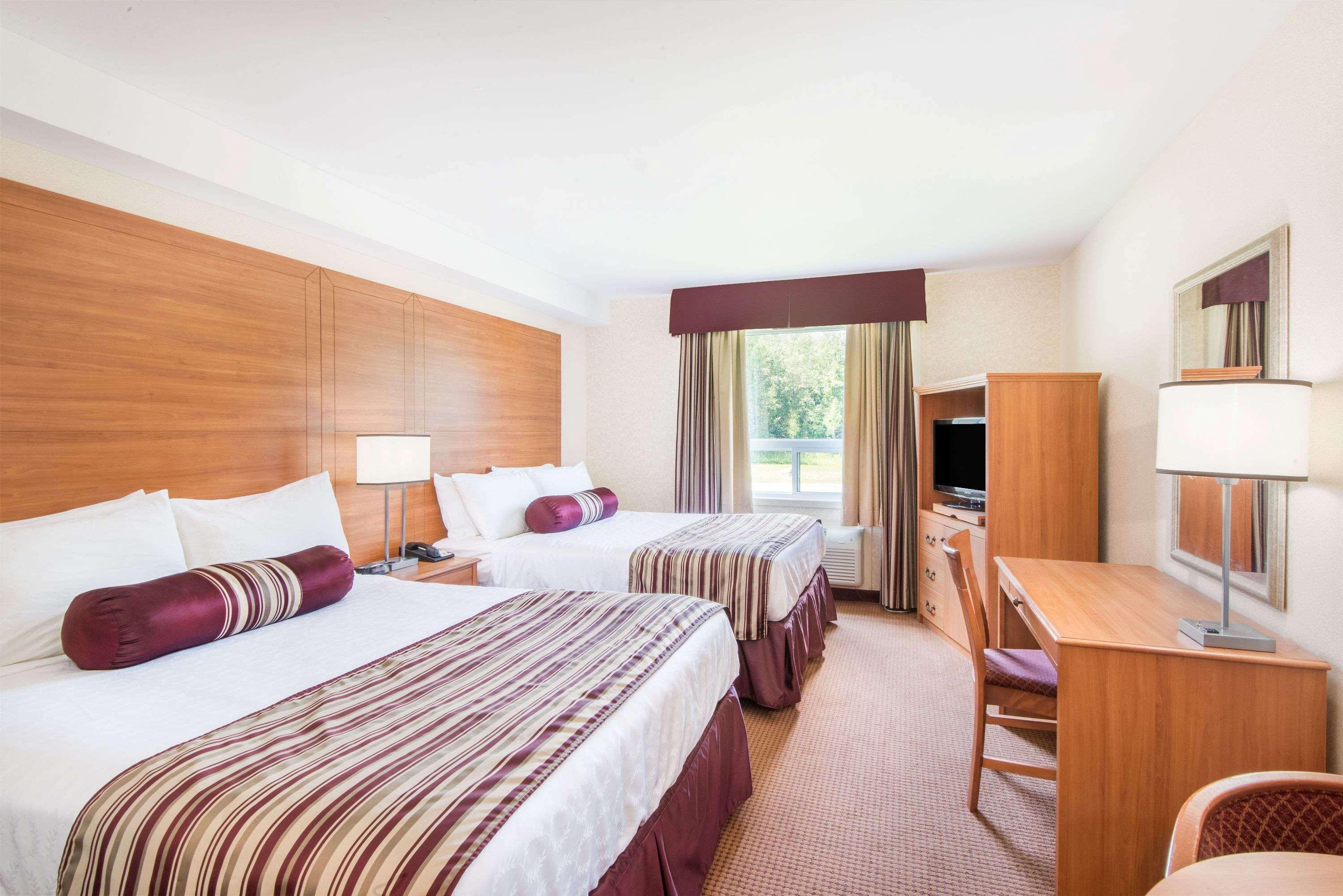 Super 8 By Wyndham Cornwall On Exterior foto