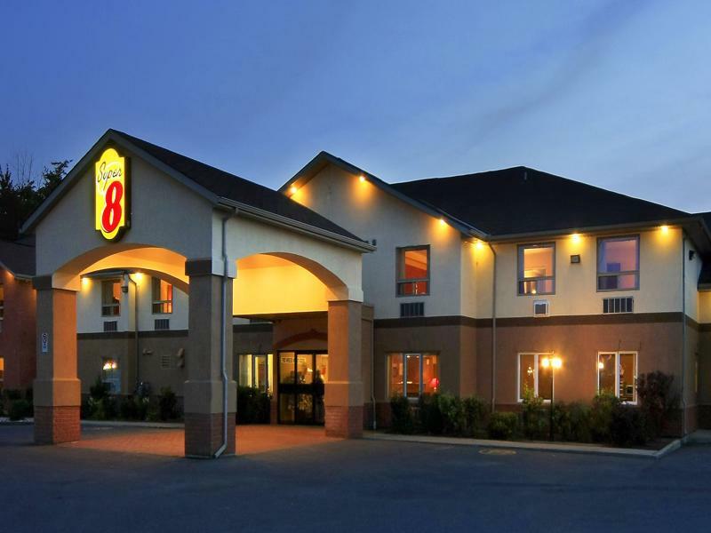 Super 8 By Wyndham Cornwall On Exterior foto